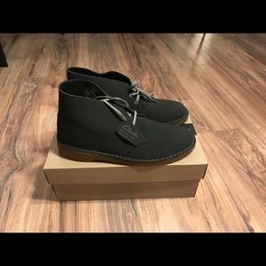 Clark’s desert boots dark grey suede